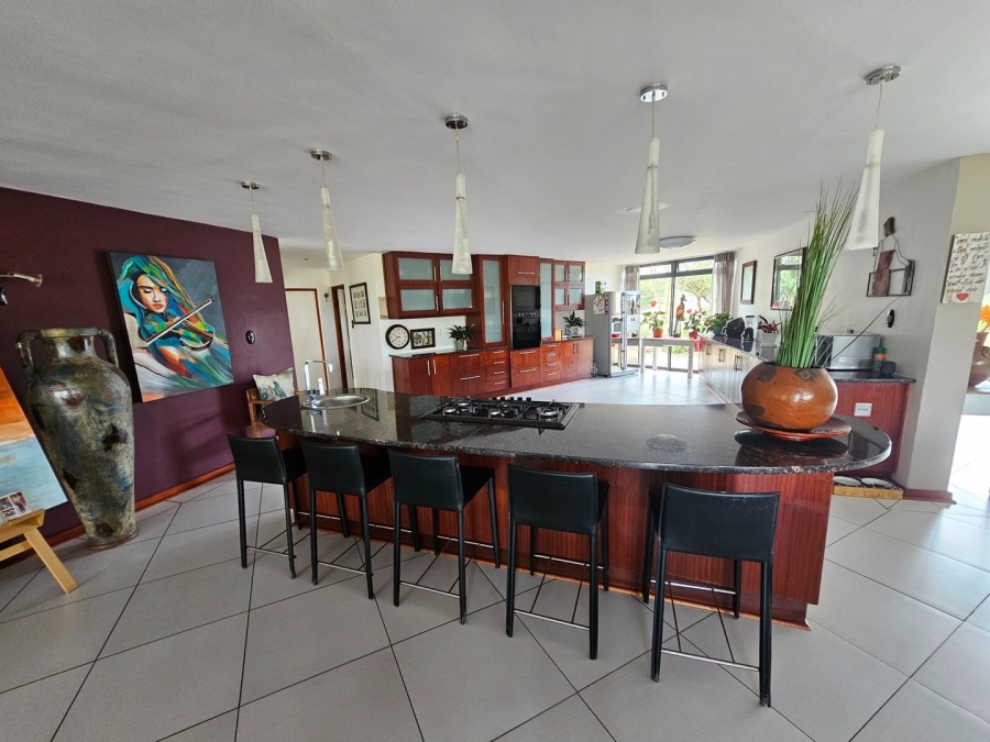 5 Bedroom Property for Sale in Woodland Hills Free State